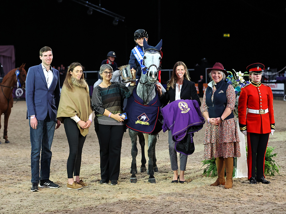 Thomas winner of Horse of the Year Show Newcomers Championship l 2021